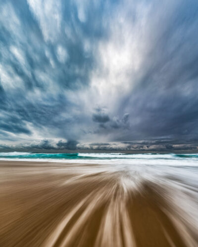 Dynamic movement of sea and sky merging into the horizon at Bronte Beach, a captivating wave photography scene.