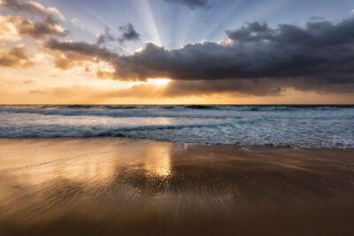 Early morning sunbeams over the calm waters of Bronte Beach, captured in a tranquil bronte beach sunrise scene.
